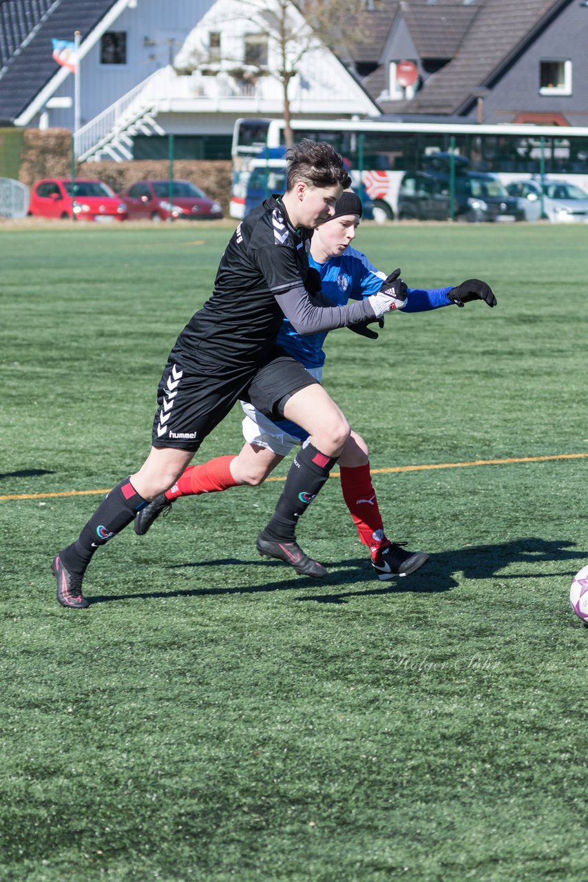 Bild 307 - B-Juniorinnen Halbfinale SVHU - Holstein Kiel : Ergebnis: 3:0